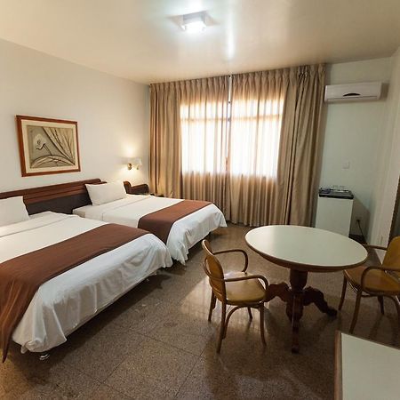 Dimas Lessa Hotel Монтис-Кларус Экстерьер фото