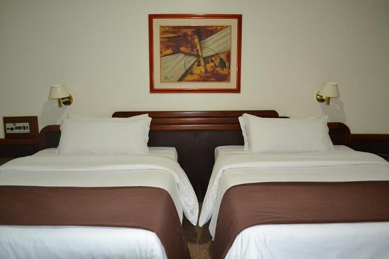 Dimas Lessa Hotel Монтис-Кларус Экстерьер фото