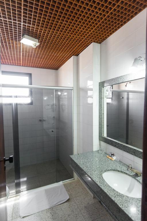 Dimas Lessa Hotel Монтис-Кларус Экстерьер фото