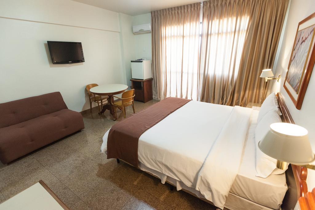Dimas Lessa Hotel Монтис-Кларус Экстерьер фото