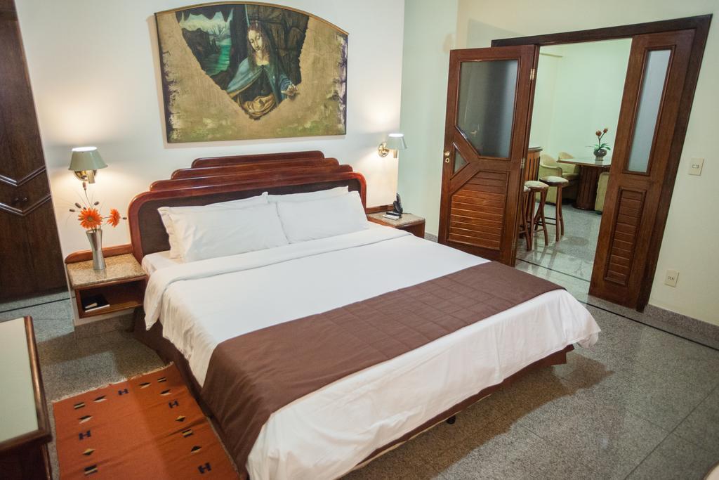 Dimas Lessa Hotel Монтис-Кларус Экстерьер фото
