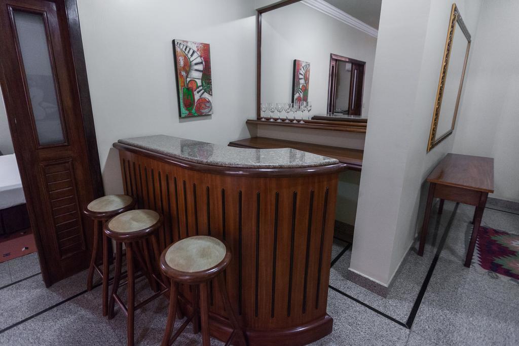 Dimas Lessa Hotel Монтис-Кларус Экстерьер фото