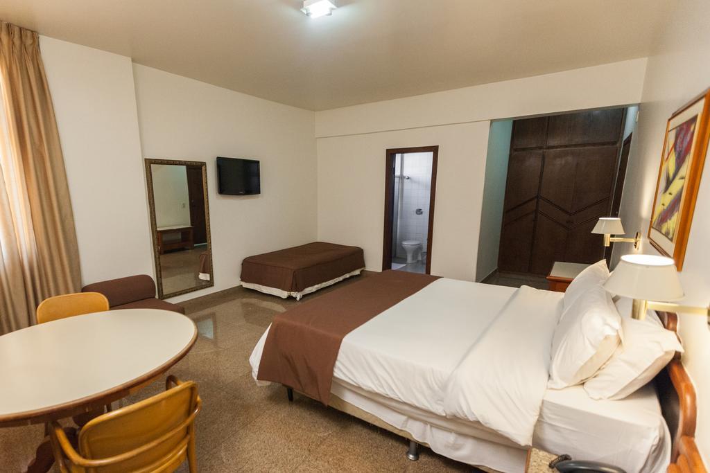 Dimas Lessa Hotel Монтис-Кларус Экстерьер фото