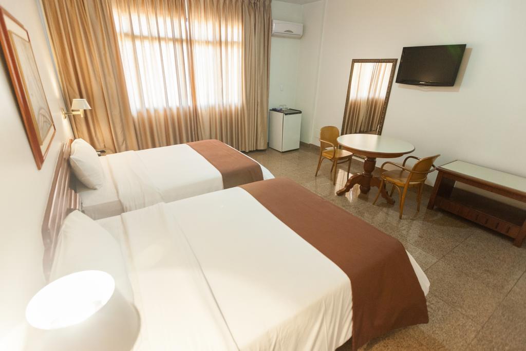 Dimas Lessa Hotel Монтис-Кларус Экстерьер фото