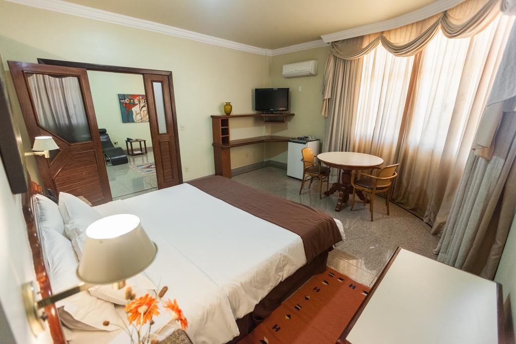 Dimas Lessa Hotel Монтис-Кларус Экстерьер фото