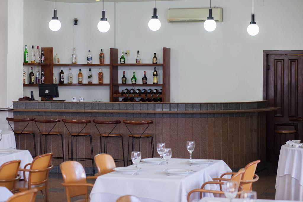 Dimas Lessa Hotel Монтис-Кларус Экстерьер фото