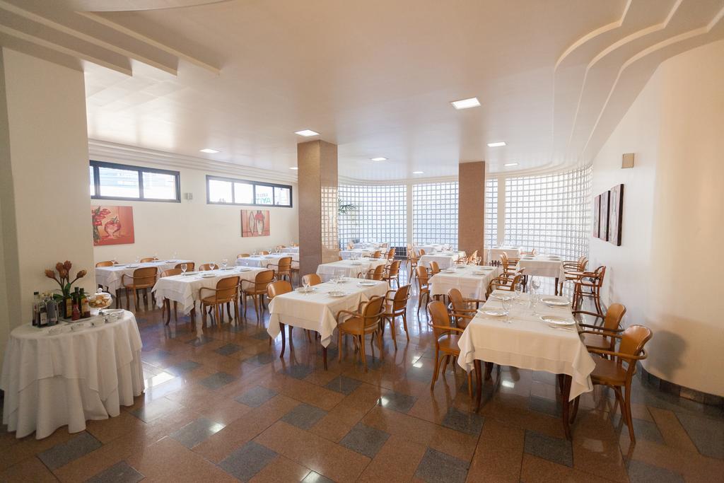 Dimas Lessa Hotel Монтис-Кларус Экстерьер фото