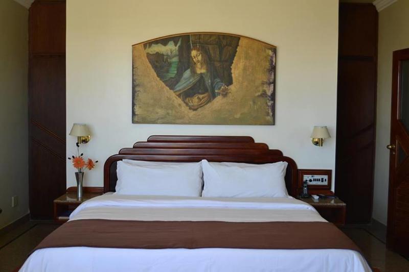 Dimas Lessa Hotel Монтис-Кларус Экстерьер фото