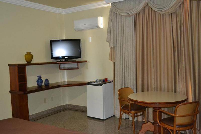 Dimas Lessa Hotel Монтис-Кларус Экстерьер фото