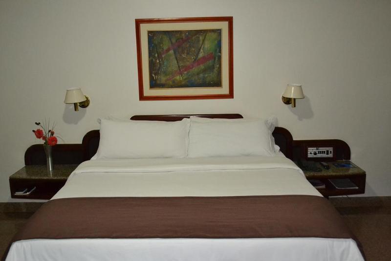 Dimas Lessa Hotel Монтис-Кларус Экстерьер фото